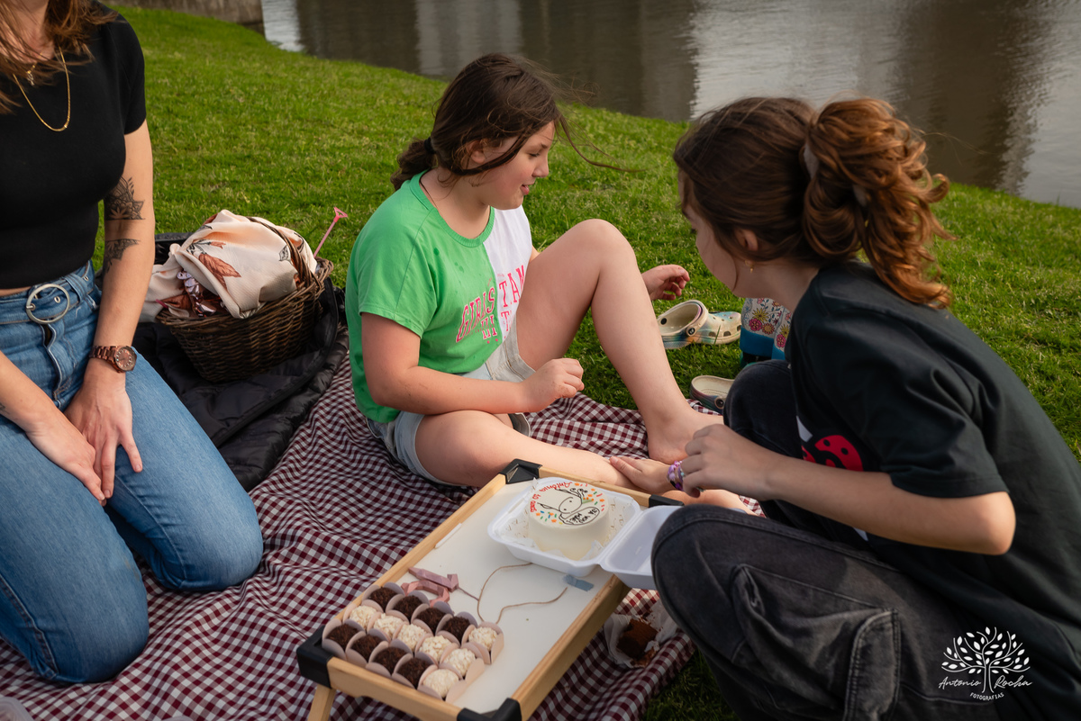 aniversário infantil - piquenique - fotografia de aniversário - diversão ao ar livre - comemoração infantil - ensaio de aniversário - fotos de piquenique - parque - celebração infantil - Antonio Rocha Fotografias - Pelotas