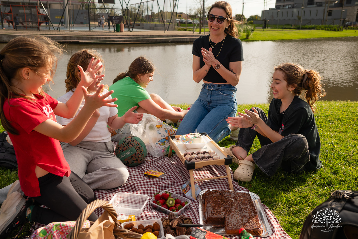 aniversário infantil - piquenique - fotografia de aniversário - diversão ao ar livre - comemoração infantil - ensaio de aniversário - fotos de piquenique - parque - celebração infantil - Antonio Rocha Fotografias - Pelotas