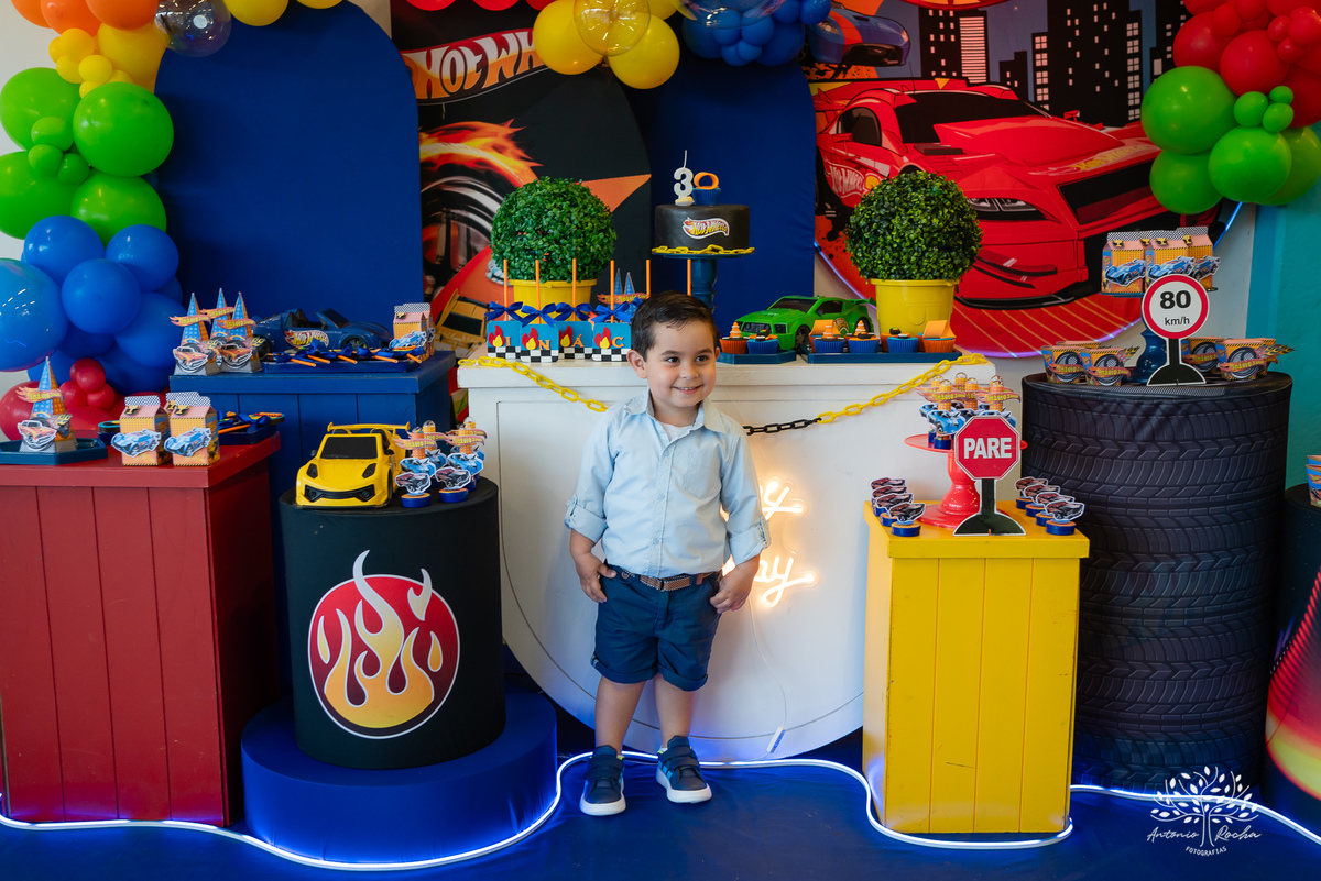 aniversário infantil - fotografia infantil - Hot Wheels - fotógrafo de eventos - Antonio Rocha Fotografias - fotos de aniversário - decoração temática - diversão com animador - Roxito - Inácio - fotografia profissional - Pelotas - Tirolesa - Chuva de Neve