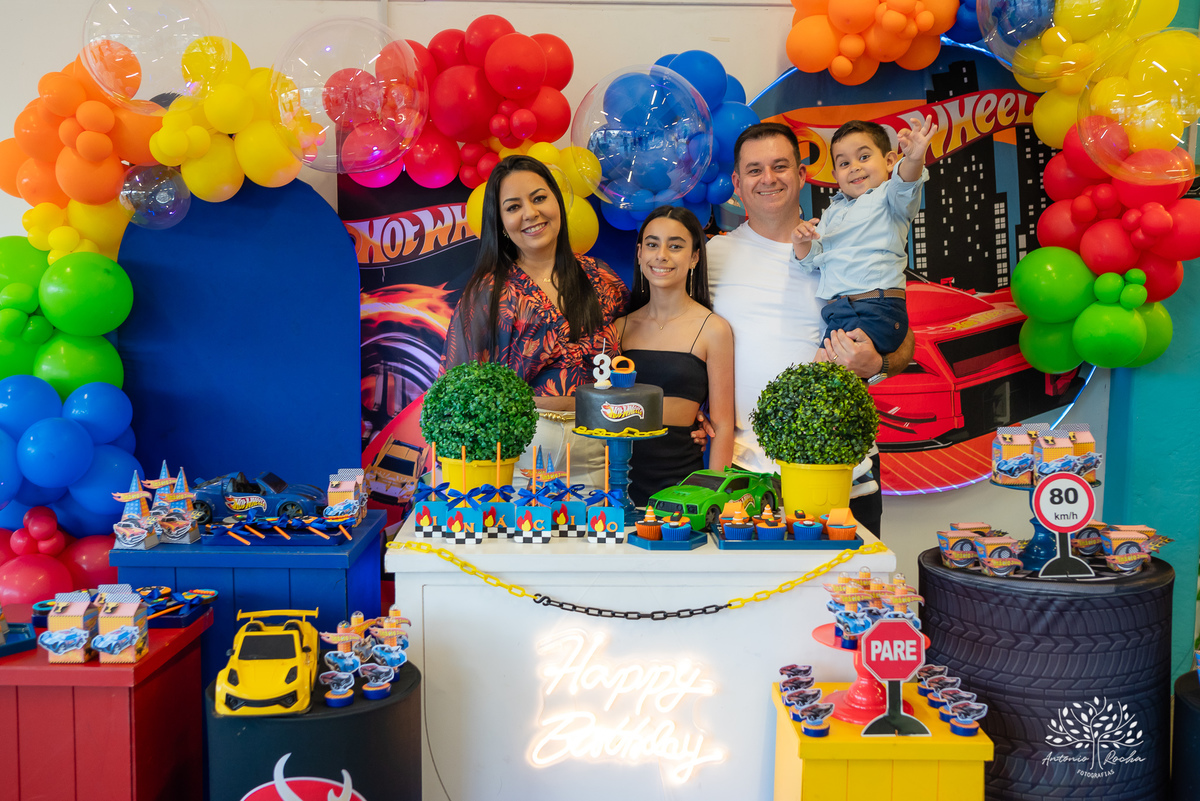 aniversário infantil - fotografia infantil - Hot Wheels - fotógrafo de eventos - Antonio Rocha Fotografias - fotos de aniversário - decoração temática - diversão com animador - Roxito - Inácio - fotografia profissional - Pelotas - Tirolesa - Chuva de Neve