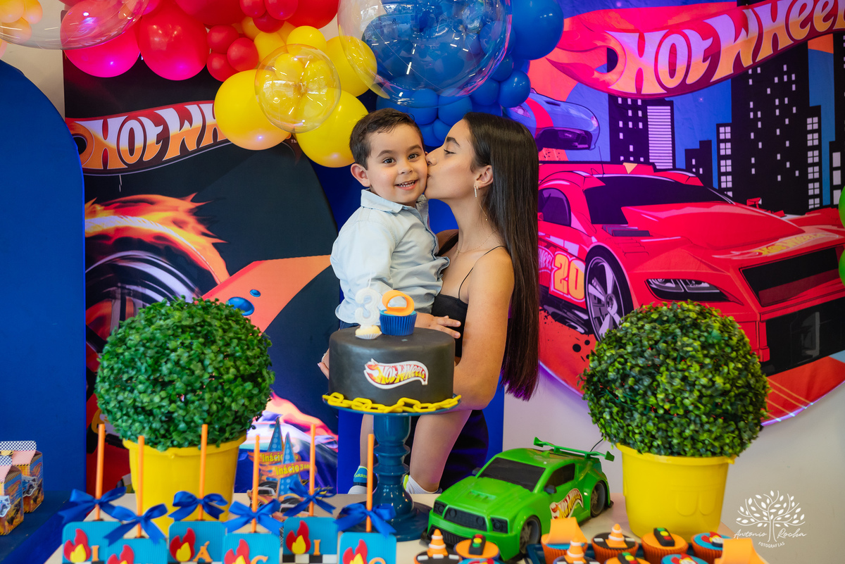 aniversário infantil - fotografia infantil - Hot Wheels - fotógrafo de eventos - Antonio Rocha Fotografias - fotos de aniversário - decoração temática - diversão com animador - Roxito - Inácio - fotografia profissional - Pelotas - Tirolesa - Chuva de Neve