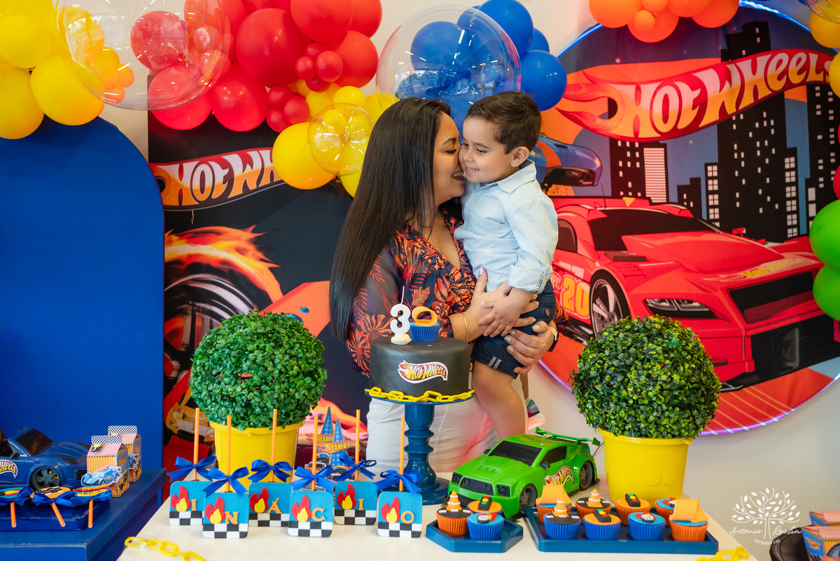aniversário infantil - fotografia infantil - Hot Wheels - fotógrafo de eventos - Antonio Rocha Fotografias - fotos de aniversário - decoração temática - diversão com animador - Roxito - Inácio - fotografia profissional - Pelotas - Tirolesa - Chuva de Neve