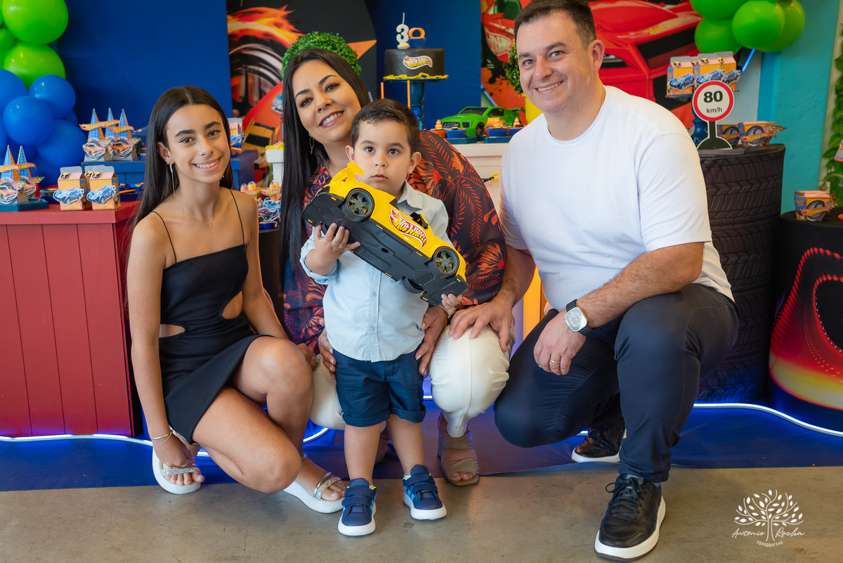 aniversário infantil - fotografia infantil - Hot Wheels - fotógrafo de eventos - Antonio Rocha Fotografias - fotos de aniversário - decoração temática - diversão com animador - Roxito - Inácio - fotografia profissional - Pelotas - Tirolesa - Chuva de Neve