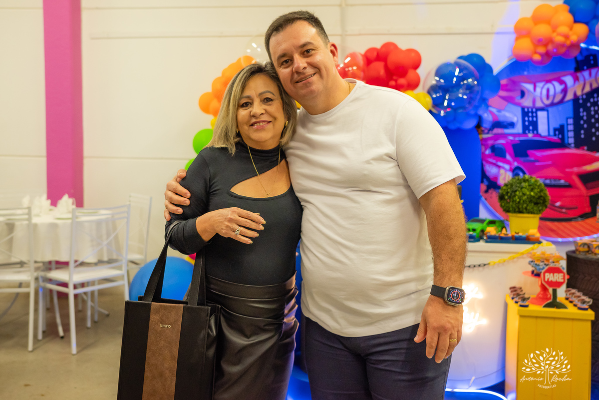 aniversário infantil - fotografia infantil - Hot Wheels - fotógrafo de eventos - Antonio Rocha Fotografias - fotos de aniversário - decoração temática - diversão com animador - Roxito - Inácio - fotografia profissional - Pelotas - Tirolesa - Chuva de Neve