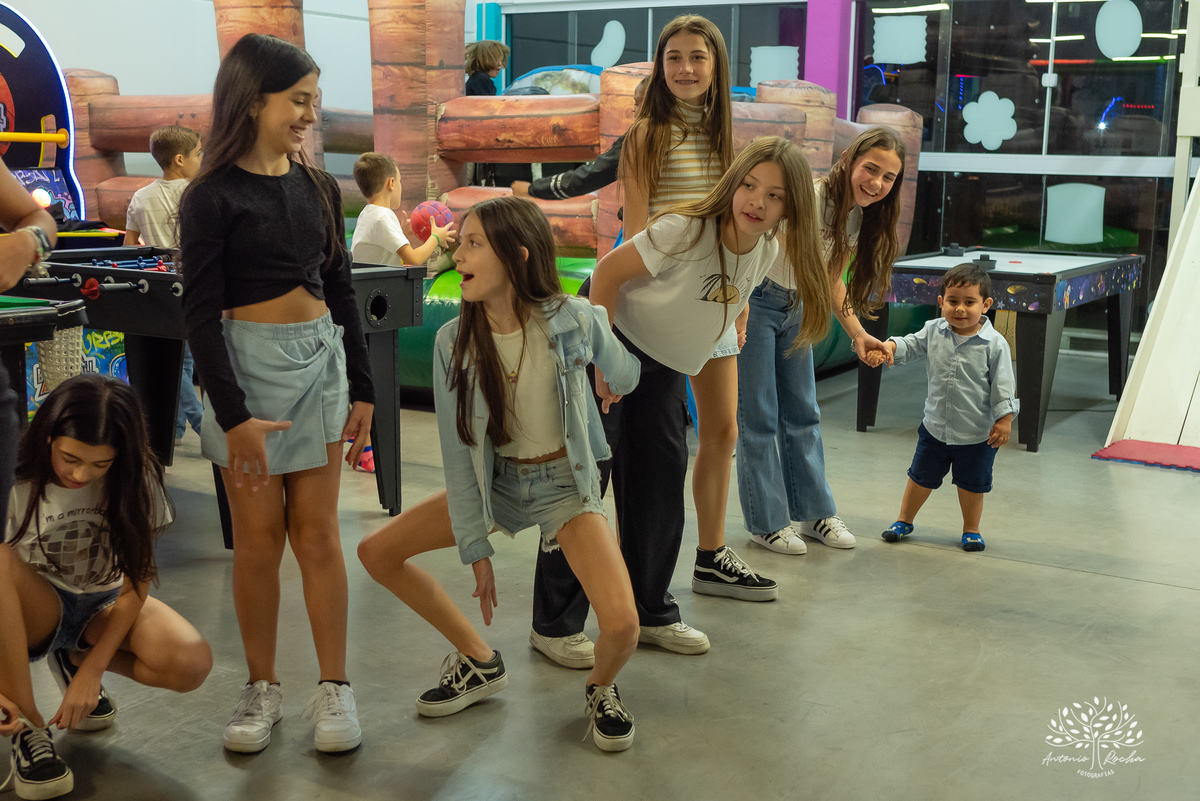 aniversário infantil - fotografia infantil - Hot Wheels - fotógrafo de eventos - Antonio Rocha Fotografias - fotos de aniversário - decoração temática - diversão com animador - Roxito - Inácio - fotografia profissional - Pelotas - Tirolesa - Chuva de Neve