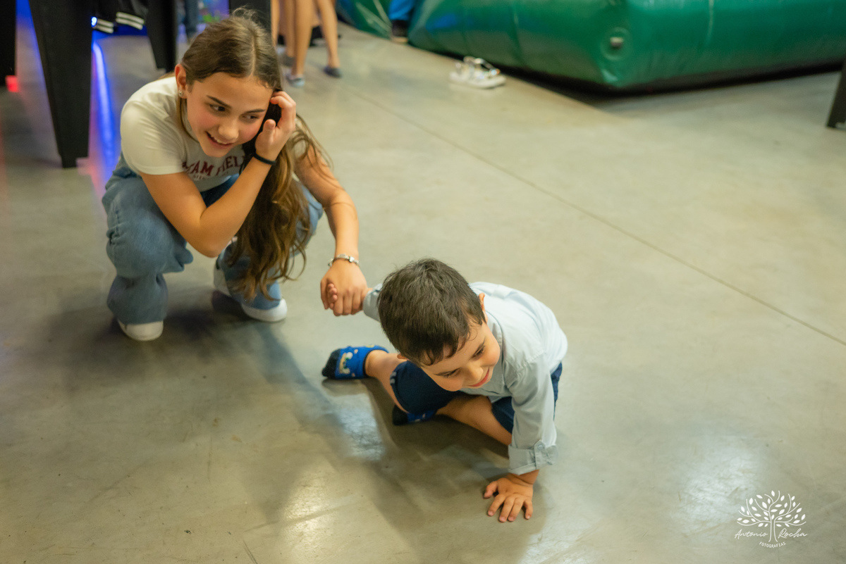aniversário infantil - fotografia infantil - Hot Wheels - fotógrafo de eventos - Antonio Rocha Fotografias - fotos de aniversário - decoração temática - diversão com animador - Roxito - Inácio - fotografia profissional - Pelotas - Tirolesa - Chuva de Neve