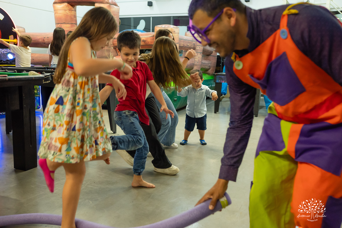 aniversário infantil - fotografia infantil - Hot Wheels - fotógrafo de eventos - Antonio Rocha Fotografias - fotos de aniversário - decoração temática - diversão com animador - Roxito - Inácio - fotografia profissional - Pelotas - Tirolesa - Chuva de Neve