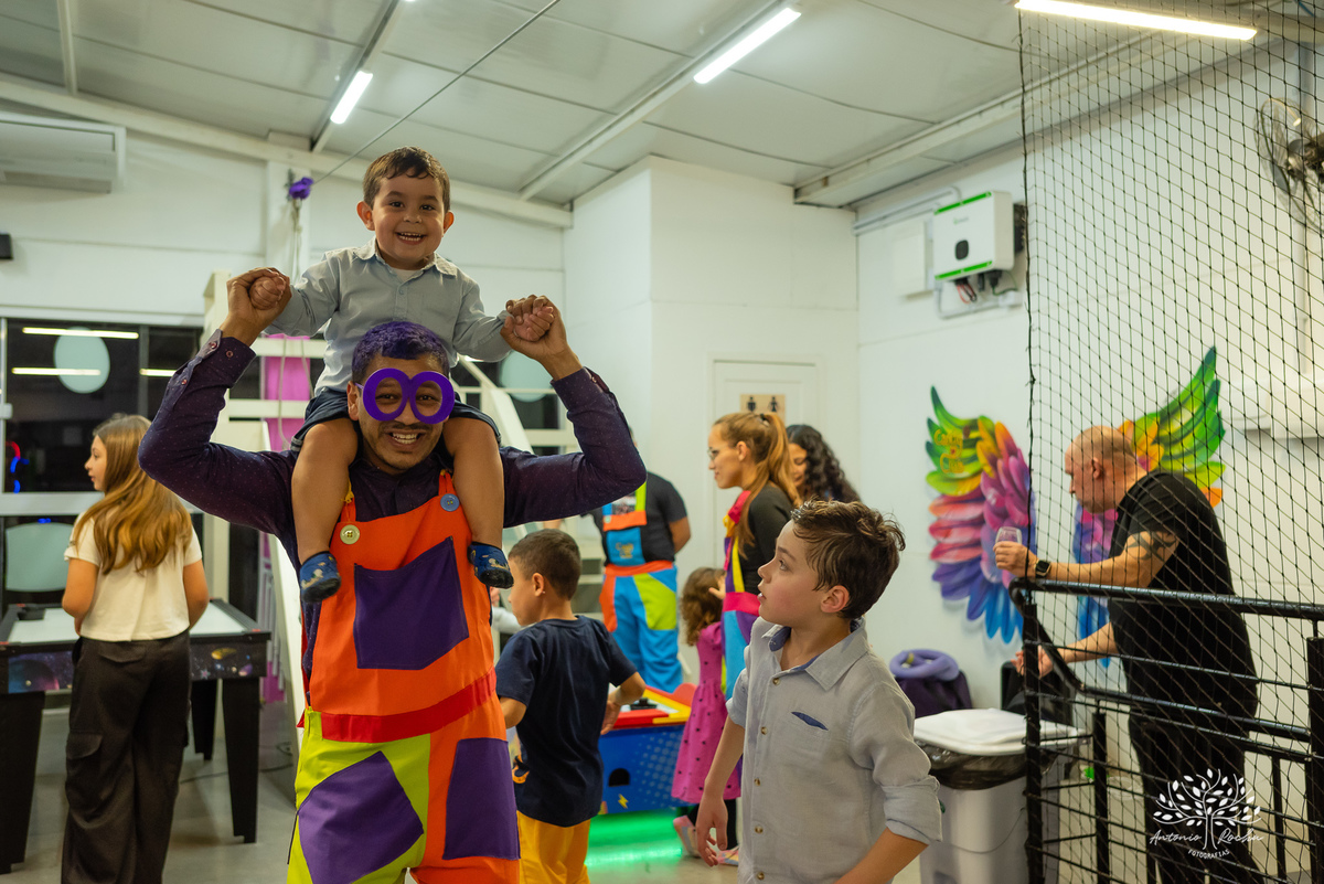 aniversário infantil - fotografia infantil - Hot Wheels - fotógrafo de eventos - Antonio Rocha Fotografias - fotos de aniversário - decoração temática - diversão com animador - Roxito - Inácio - fotografia profissional - Pelotas - Tirolesa - Chuva de Neve