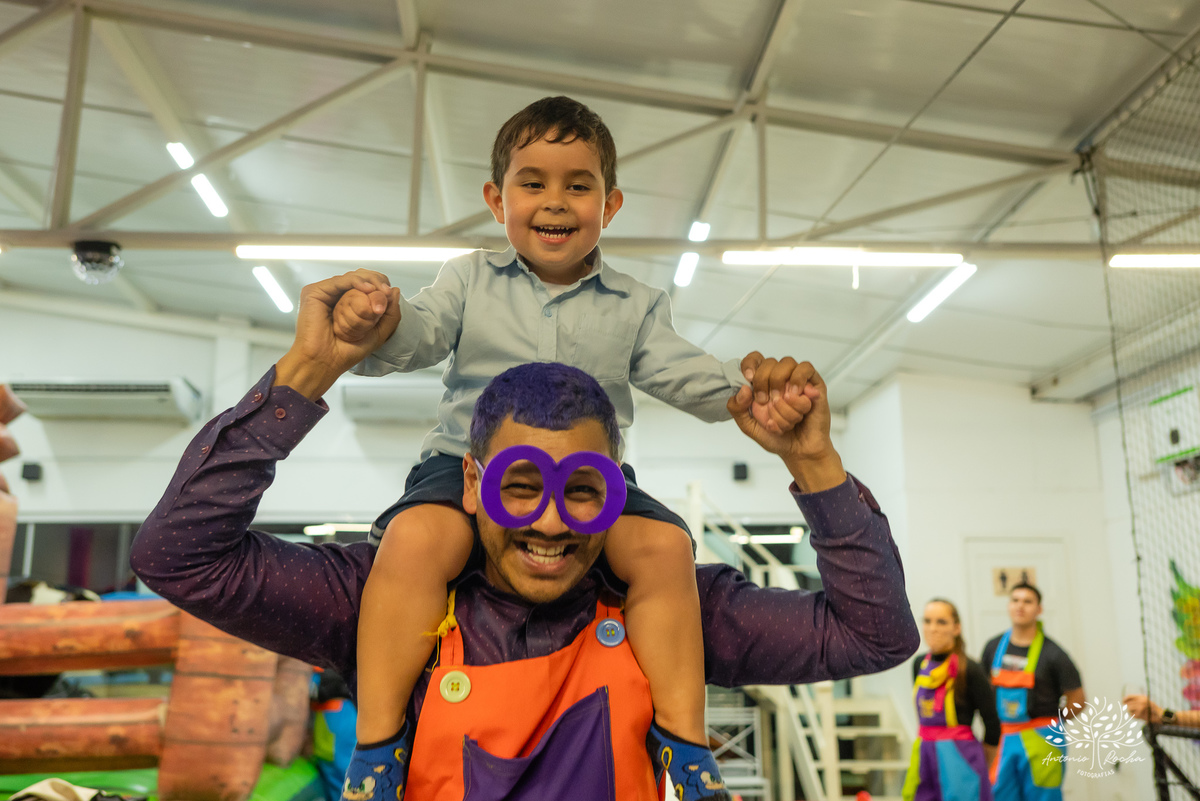 aniversário infantil - fotografia infantil - Hot Wheels - fotógrafo de eventos - Antonio Rocha Fotografias - fotos de aniversário - decoração temática - diversão com animador - Roxito - Inácio - fotografia profissional - Pelotas - Tirolesa - Chuva de Neve