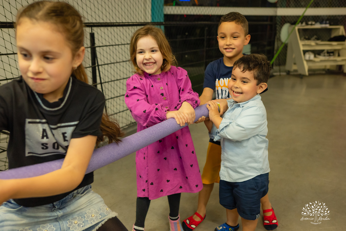 aniversário infantil - fotografia infantil - Hot Wheels - fotógrafo de eventos - Antonio Rocha Fotografias - fotos de aniversário - decoração temática - diversão com animador - Roxito - Inácio - fotografia profissional - Pelotas - Tirolesa - Chuva de Neve