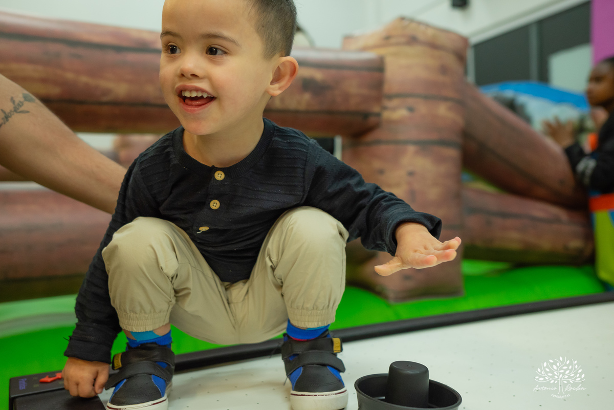 aniversário infantil - fotografia infantil - Hot Wheels - fotógrafo de eventos - Antonio Rocha Fotografias - fotos de aniversário - decoração temática - diversão com animador - Roxito - Inácio - fotografia profissional - Pelotas - Tirolesa - Chuva de Neve