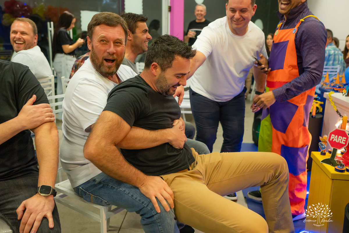 aniversário infantil - fotografia infantil - Hot Wheels - fotógrafo de eventos - Antonio Rocha Fotografias - fotos de aniversário - decoração temática - diversão com animador - Roxito - Inácio - fotografia profissional - Pelotas - Tirolesa - Chuva de Neve