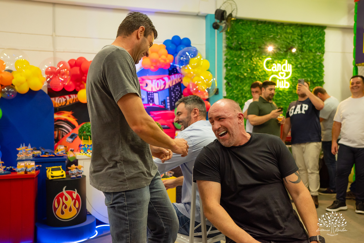 aniversário infantil - fotografia infantil - Hot Wheels - fotógrafo de eventos - Antonio Rocha Fotografias - fotos de aniversário - decoração temática - diversão com animador - Roxito - Inácio - fotografia profissional - Pelotas - Tirolesa - Chuva de Neve