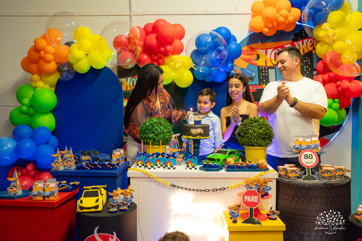 aniversário infantil - fotografia infantil - Hot Wheels - fotógrafo de eventos - Antonio Rocha Fotografias - fotos de aniversário - decoração temática - diversão com animador - Roxito - Inácio - fotografia profissional - Pelotas - Tirolesa - Chuva de Neve