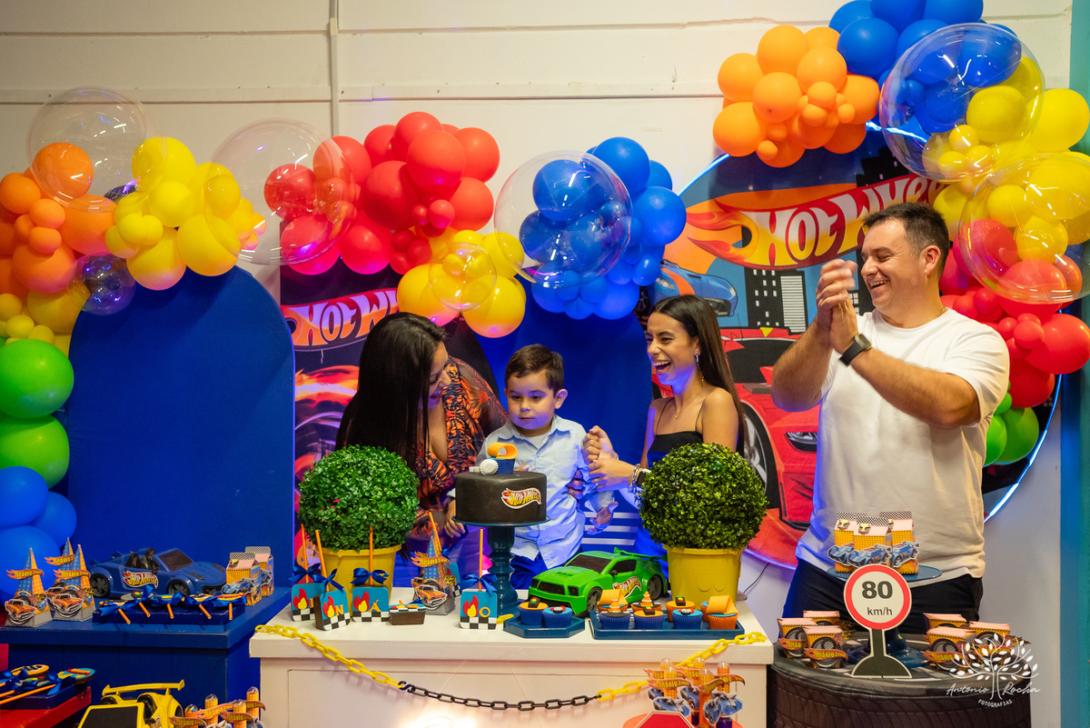 aniversário infantil - fotografia infantil - Hot Wheels - fotógrafo de eventos - Antonio Rocha Fotografias - fotos de aniversário - decoração temática - diversão com animador - Roxito - Inácio - fotografia profissional - Pelotas - Tirolesa - Chuva de Neve