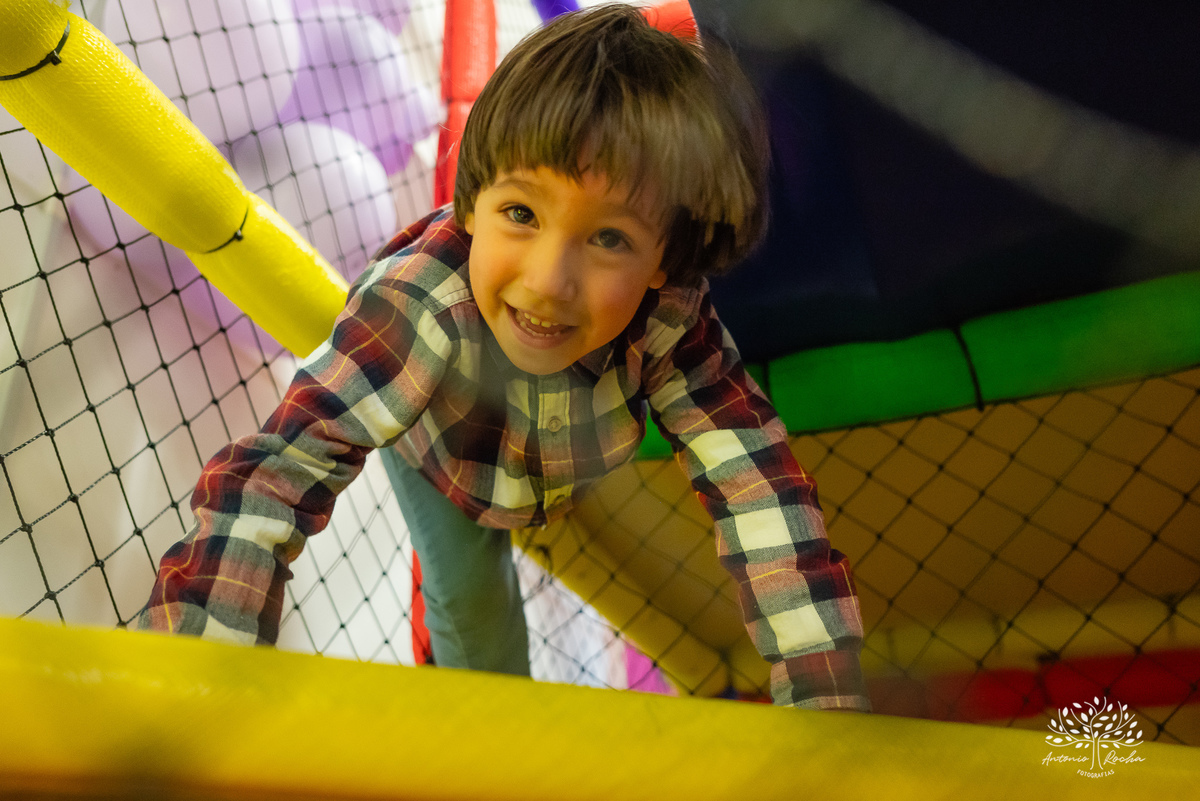 aniversário infantil - fotografia infantil - Hot Wheels - fotógrafo de eventos - Antonio Rocha Fotografias - fotos de aniversário - decoração temática - diversão com animador - Roxito - Inácio - fotografia profissional - Pelotas - Tirolesa - Chuva de Neve