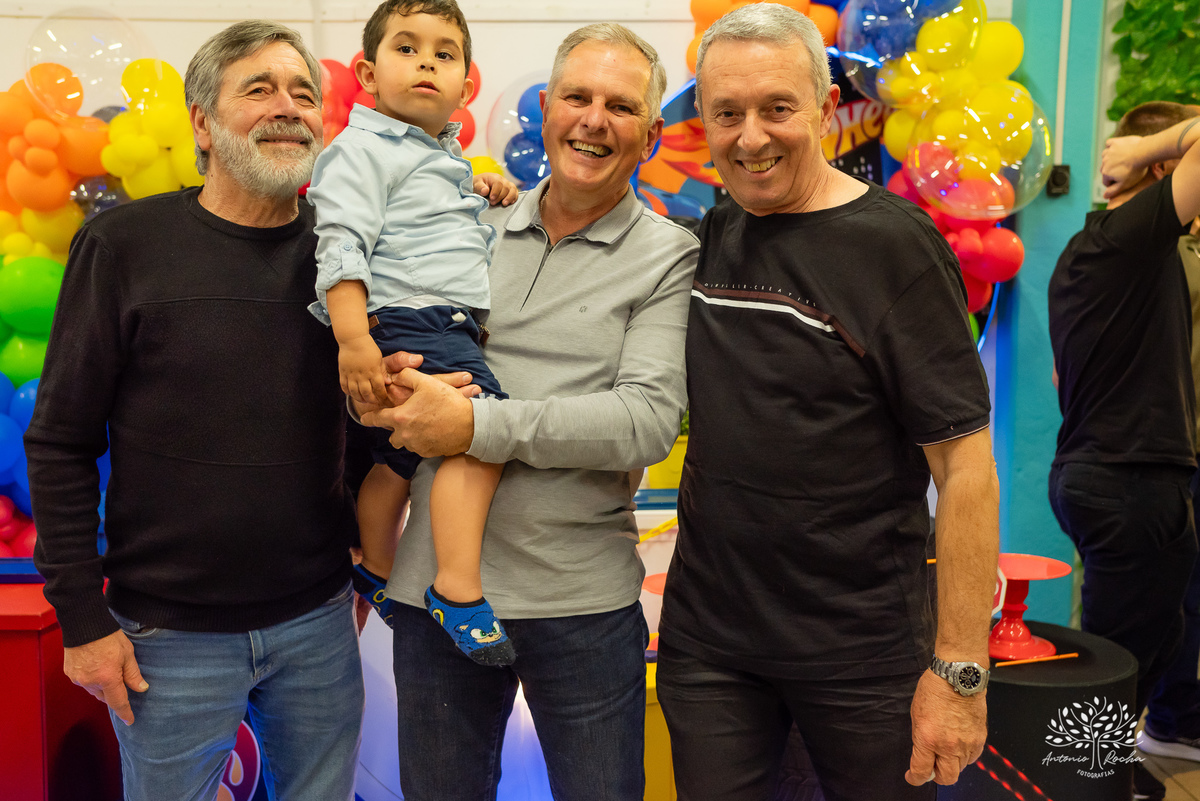 aniversário infantil - fotografia infantil - Hot Wheels - fotógrafo de eventos - Antonio Rocha Fotografias - fotos de aniversário - decoração temática - diversão com animador - Roxito - Inácio - fotografia profissional - Pelotas - Tirolesa - Chuva de Neve