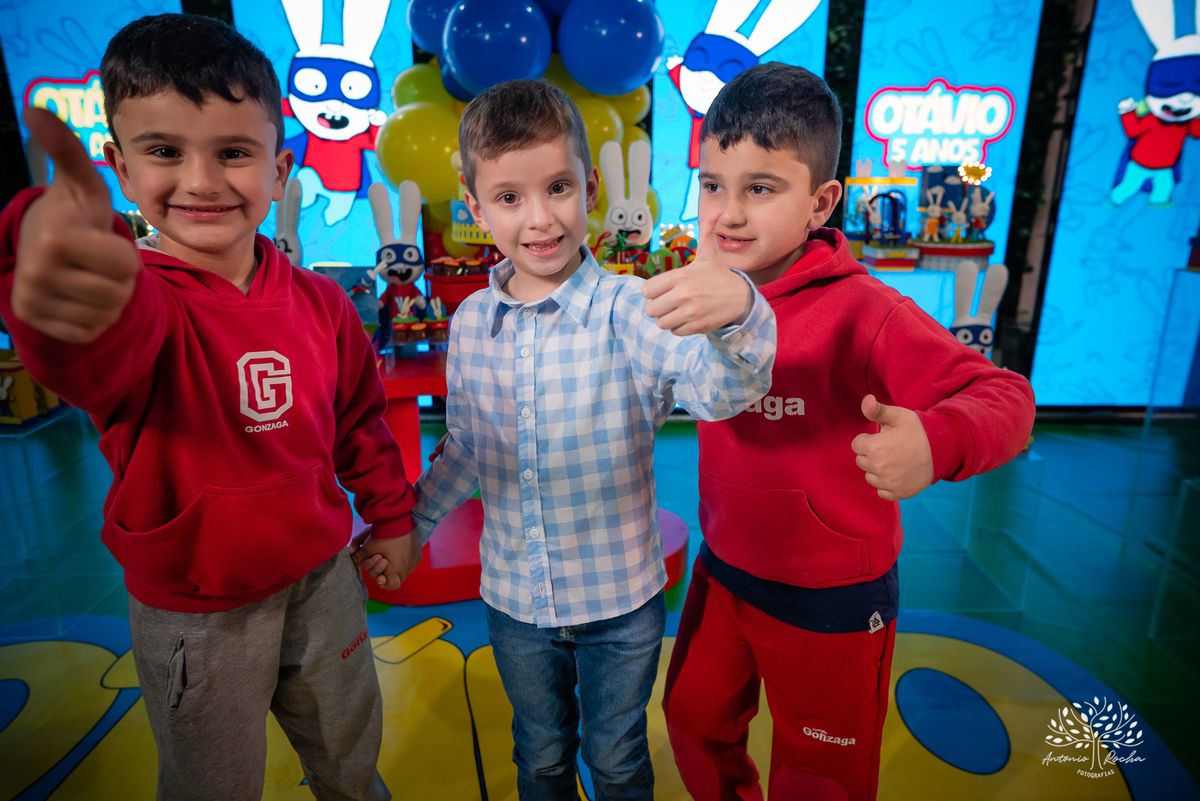 
festa infantil - 5 anos - aniversário do Otávio - decoração personalizada - Super Simon -  painel de LED - fotografia de eventos - lembrancinhas - Tio Tatá - Antonio Rocha Fotografias -  playground - drinks kids - pelotas - Cliff Kids