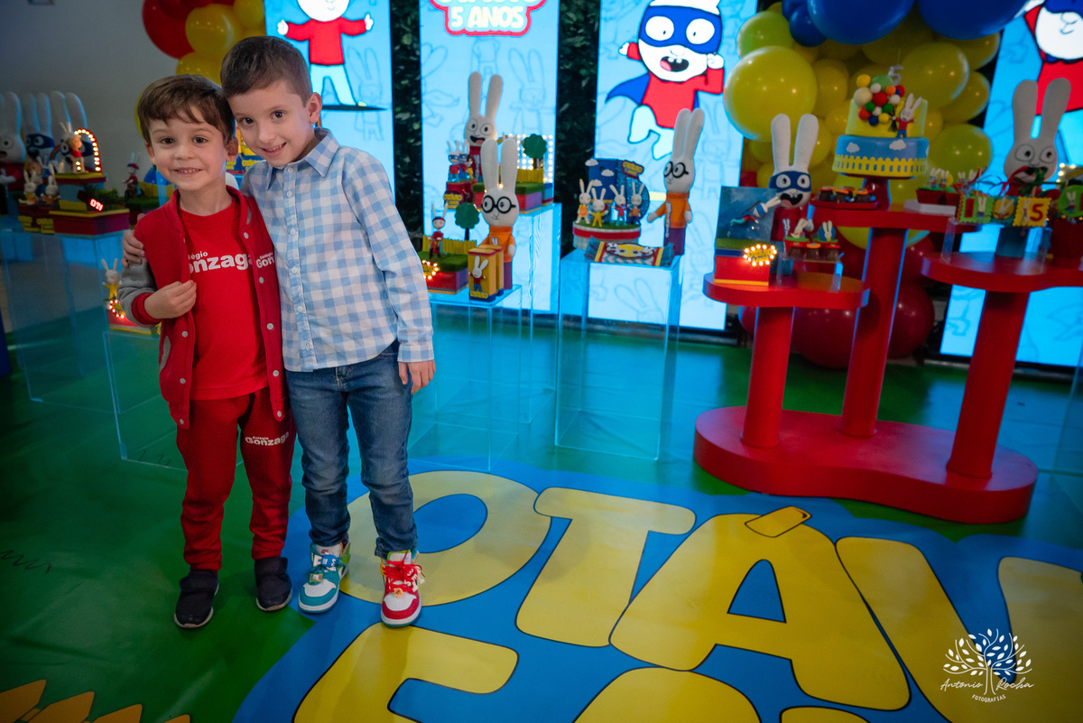 
festa infantil - 5 anos - aniversário do Otávio - decoração personalizada - Super Simon -  painel de LED - fotografia de eventos - lembrancinhas - Tio Tatá - Antonio Rocha Fotografias -  playground - drinks kids - pelotas - Cliff Kids