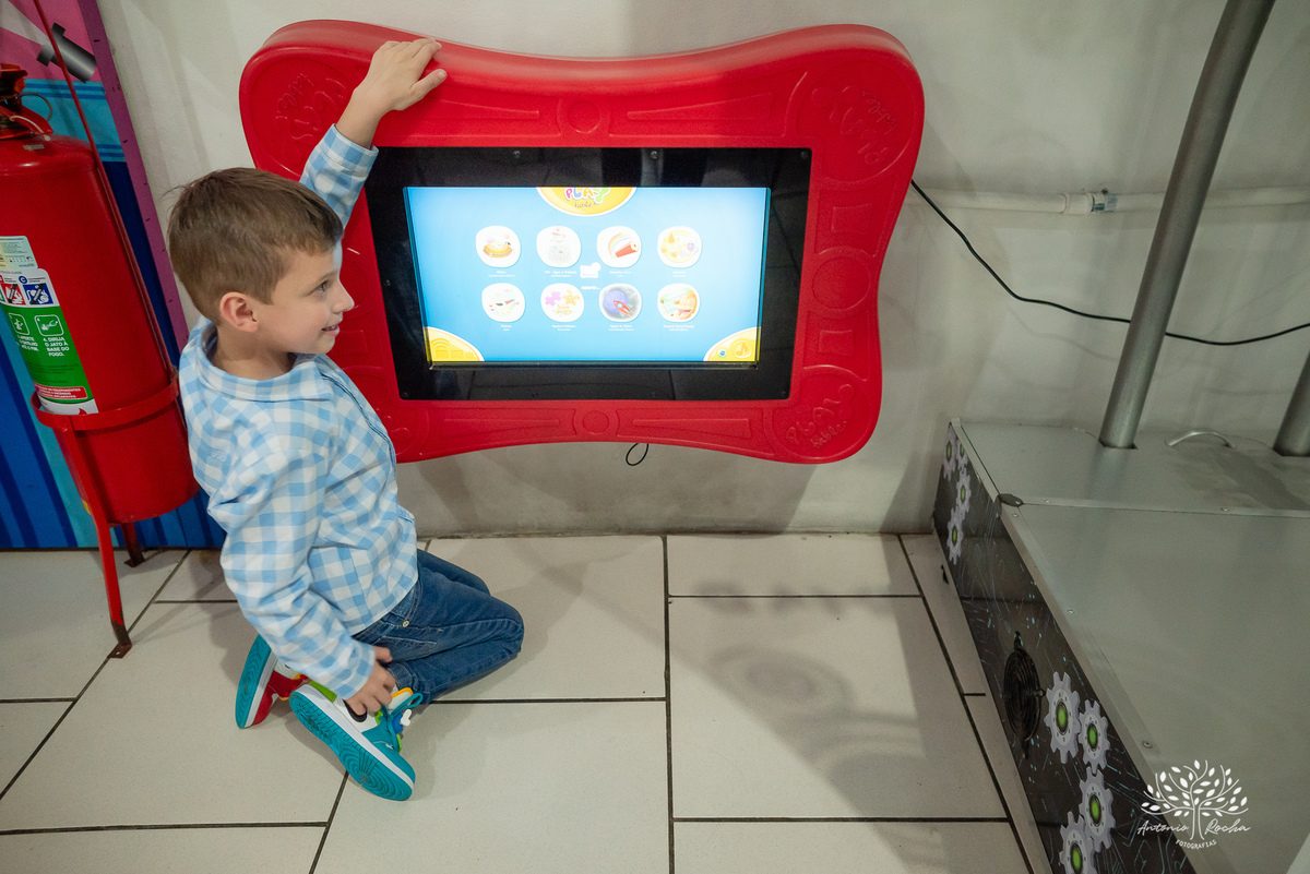 
festa infantil - 5 anos - aniversário do Otávio - decoração personalizada - Super Simon -  painel de LED - fotografia de eventos - lembrancinhas - Tio Tatá - Antonio Rocha Fotografias -  playground - drinks kids - pelotas - Cliff Kids