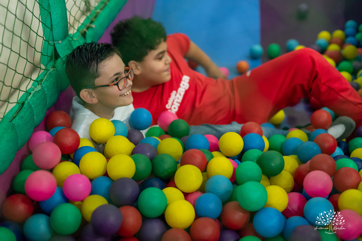 
festa infantil - 5 anos - aniversário do Otávio - decoração personalizada - Super Simon -  painel de LED - fotografia de eventos - lembrancinhas - Tio Tatá - Antonio Rocha Fotografias -  playground - drinks kids - pelotas - Cliff Kids