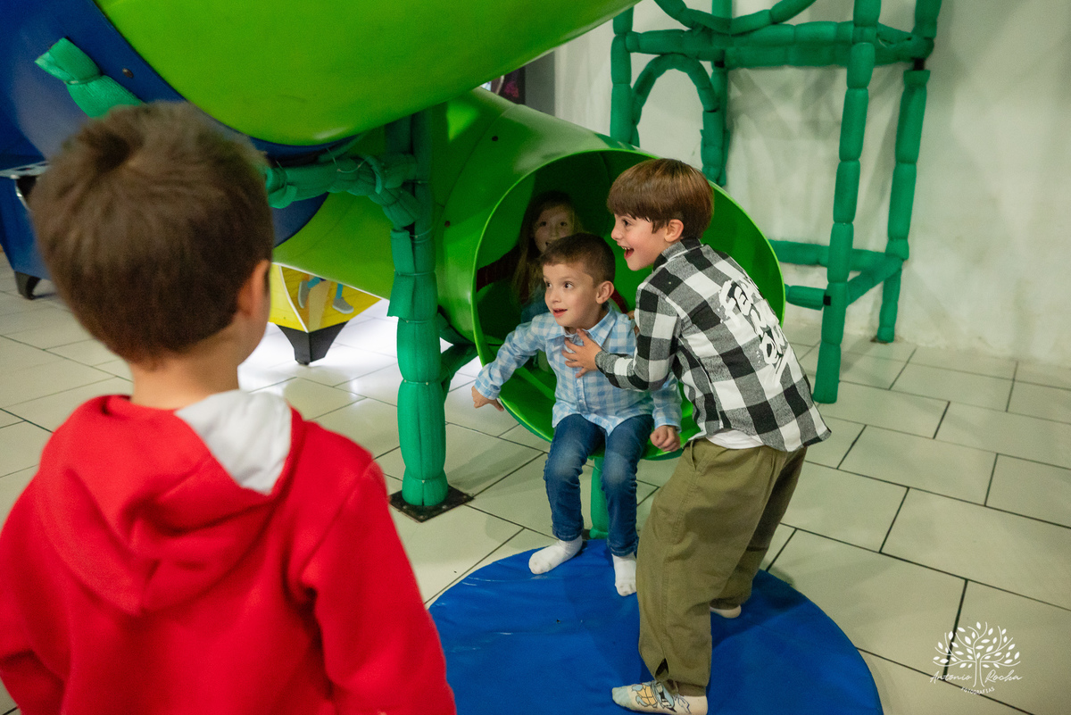 
festa infantil - 5 anos - aniversário do Otávio - decoração personalizada - Super Simon -  painel de LED - fotografia de eventos - lembrancinhas - Tio Tatá - Antonio Rocha Fotografias -  playground - drinks kids - pelotas - Cliff Kids