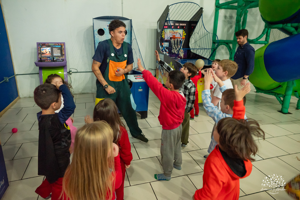 
festa infantil - 5 anos - aniversário do Otávio - decoração personalizada - Super Simon -  painel de LED - fotografia de eventos - lembrancinhas - Tio Tatá - Antonio Rocha Fotografias -  playground - drinks kids - pelotas - Cliff Kids