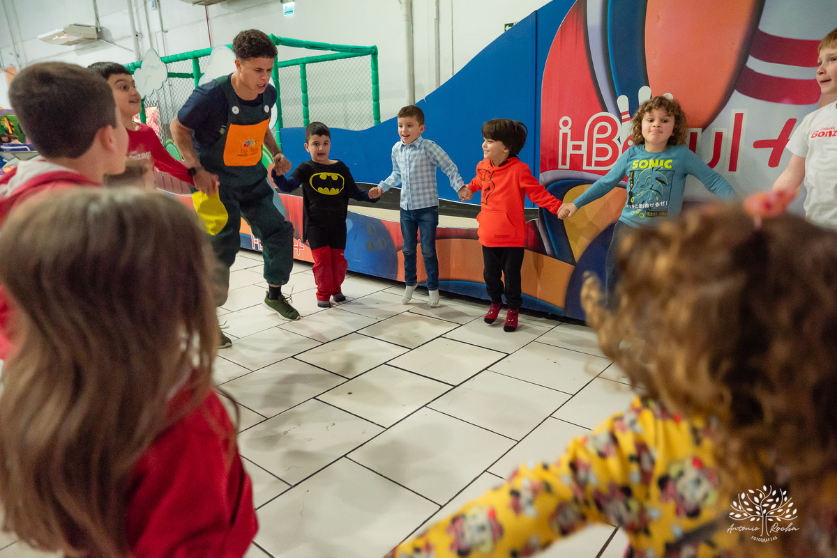 
festa infantil - 5 anos - aniversário do Otávio - decoração personalizada - Super Simon -  painel de LED - fotografia de eventos - lembrancinhas - Tio Tatá - Antonio Rocha Fotografias -  playground - drinks kids - pelotas - Cliff Kids