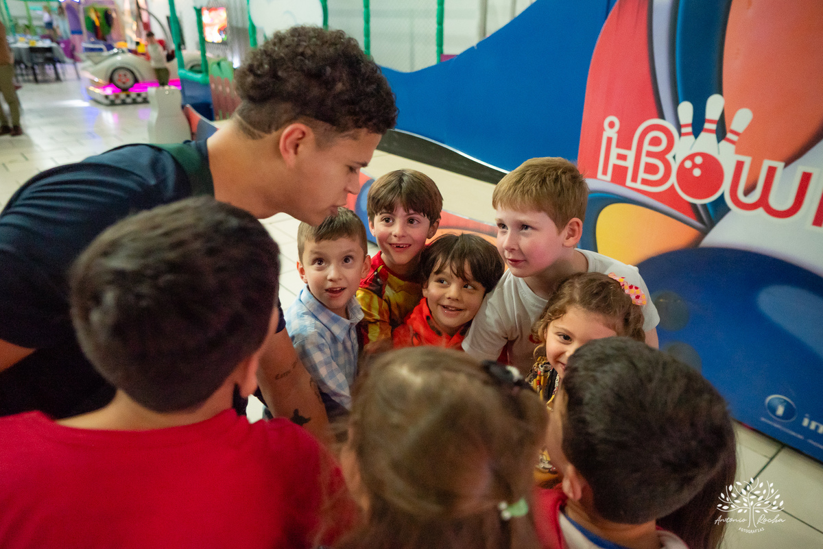 
festa infantil - 5 anos - aniversário do Otávio - decoração personalizada - Super Simon -  painel de LED - fotografia de eventos - lembrancinhas - Tio Tatá - Antonio Rocha Fotografias -  playground - drinks kids - pelotas - Cliff Kids