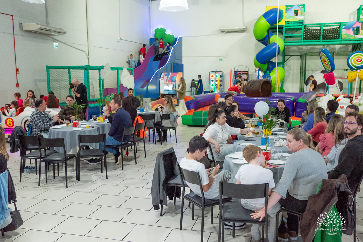 
festa infantil - 5 anos - aniversário do Otávio - decoração personalizada - Super Simon -  painel de LED - fotografia de eventos - lembrancinhas - Tio Tatá - Antonio Rocha Fotografias -  playground - drinks kids - pelotas - Cliff Kids