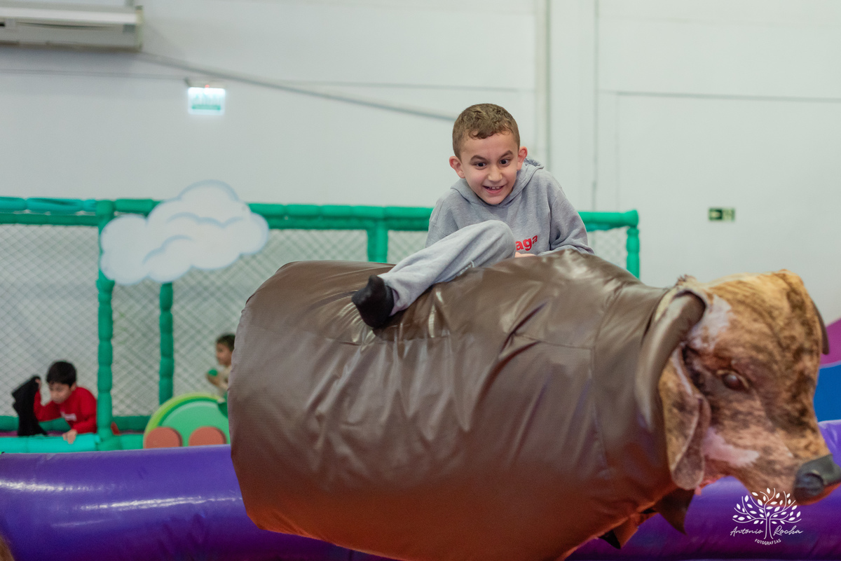 
festa infantil - 5 anos - aniversário do Otávio - decoração personalizada - Super Simon -  painel de LED - fotografia de eventos - lembrancinhas - Tio Tatá - Antonio Rocha Fotografias -  playground - drinks kids - pelotas - Cliff Kids