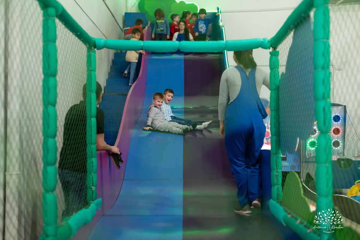 
festa infantil - 5 anos - aniversário do Otávio - decoração personalizada - Super Simon -  painel de LED - fotografia de eventos - lembrancinhas - Tio Tatá - Antonio Rocha Fotografias -  playground - drinks kids - pelotas - Cliff Kids