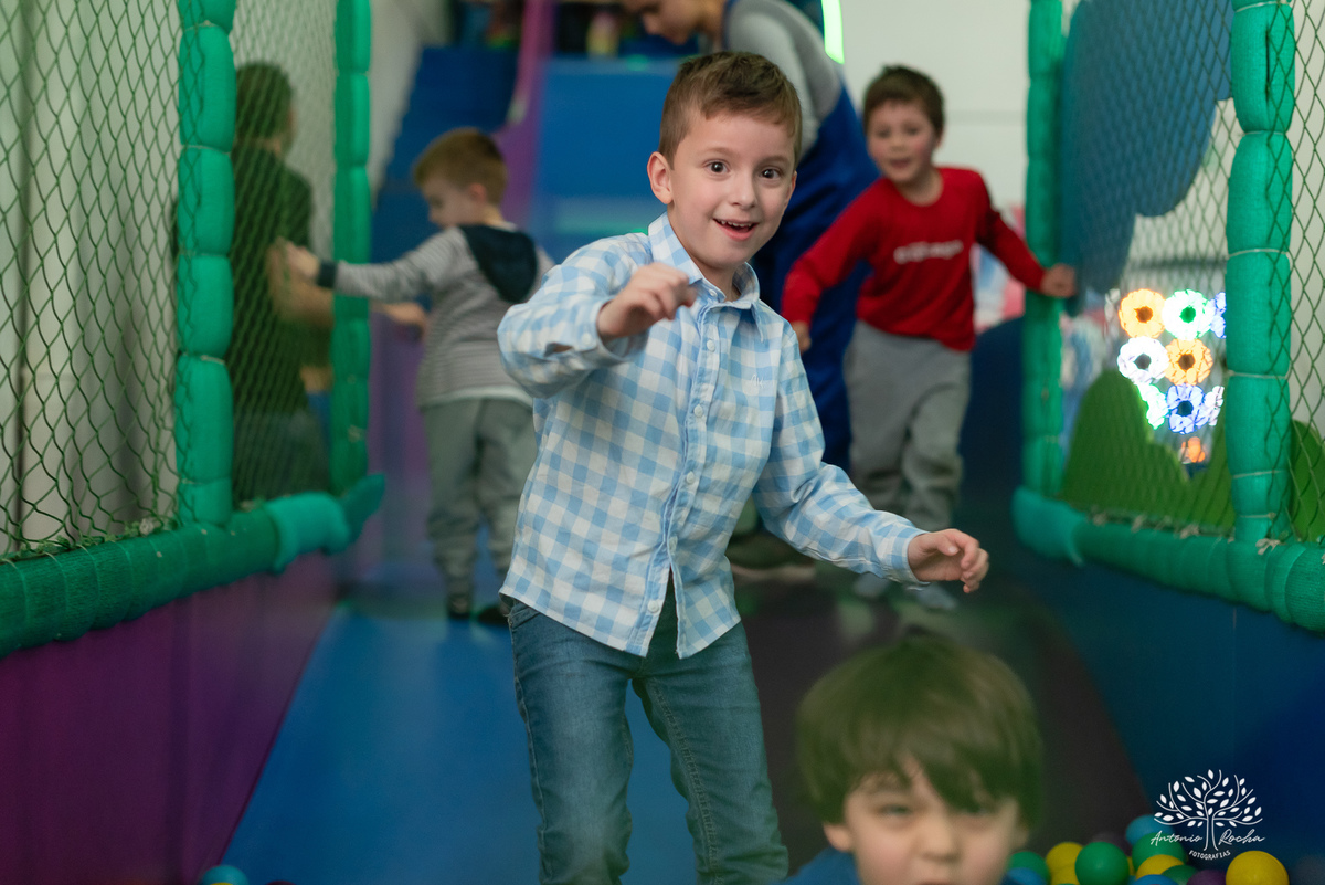 
festa infantil - 5 anos - aniversário do Otávio - decoração personalizada - Super Simon -  painel de LED - fotografia de eventos - lembrancinhas - Tio Tatá - Antonio Rocha Fotografias -  playground - drinks kids - pelotas - Cliff Kids