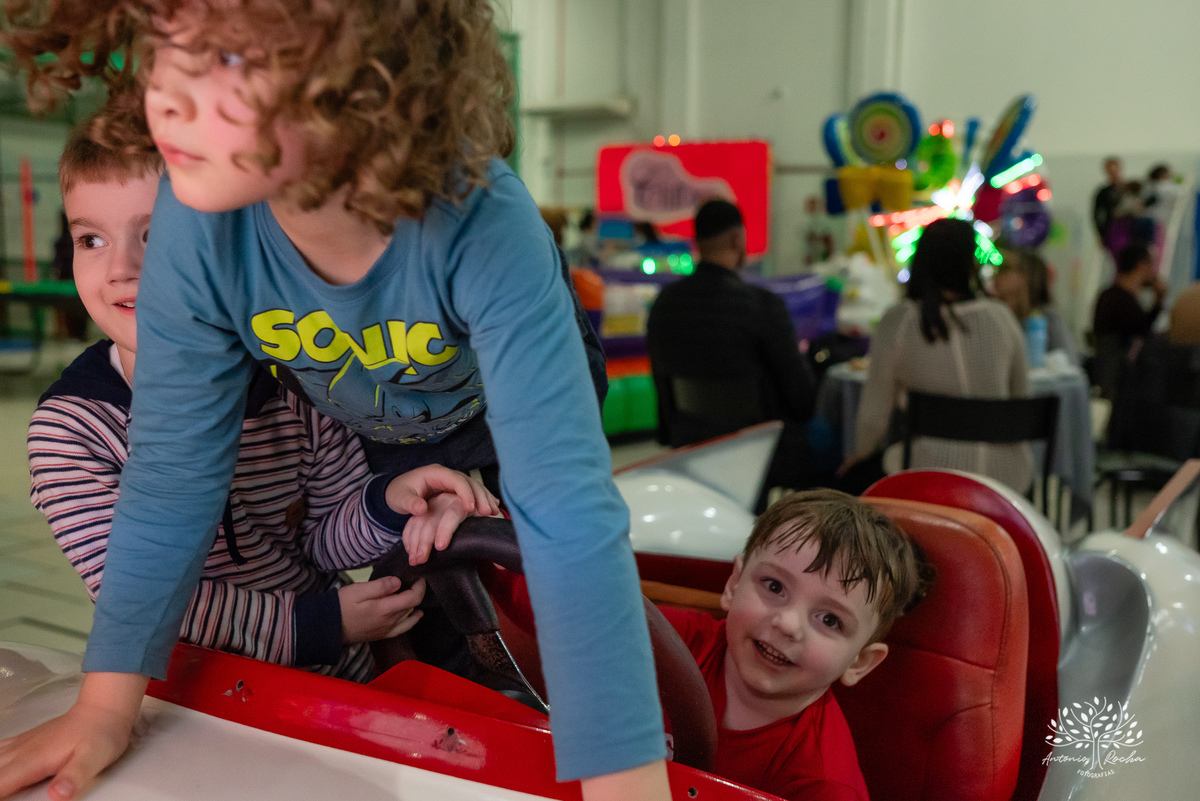 
festa infantil - 5 anos - aniversário do Otávio - decoração personalizada - Super Simon -  painel de LED - fotografia de eventos - lembrancinhas - Tio Tatá - Antonio Rocha Fotografias -  playground - drinks kids - pelotas - Cliff Kids