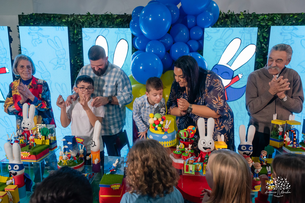 
festa infantil - 5 anos - aniversário do Otávio - decoração personalizada - Super Simon -  painel de LED - fotografia de eventos - lembrancinhas - Tio Tatá - Antonio Rocha Fotografias -  playground - drinks kids - pelotas - Cliff Kids