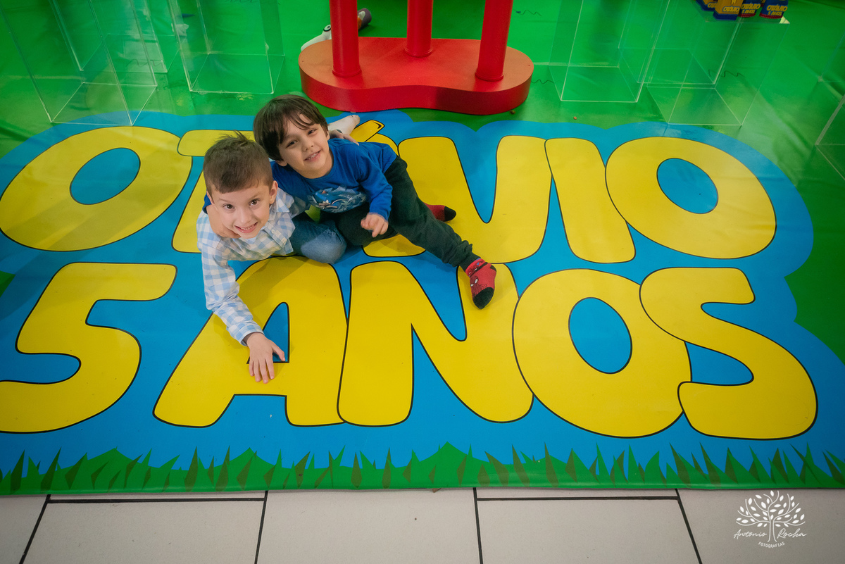 
festa infantil - 5 anos - aniversário do Otávio - decoração personalizada - Super Simon -  painel de LED - fotografia de eventos - lembrancinhas - Tio Tatá - Antonio Rocha Fotografias -  playground - drinks kids - pelotas - Cliff Kids