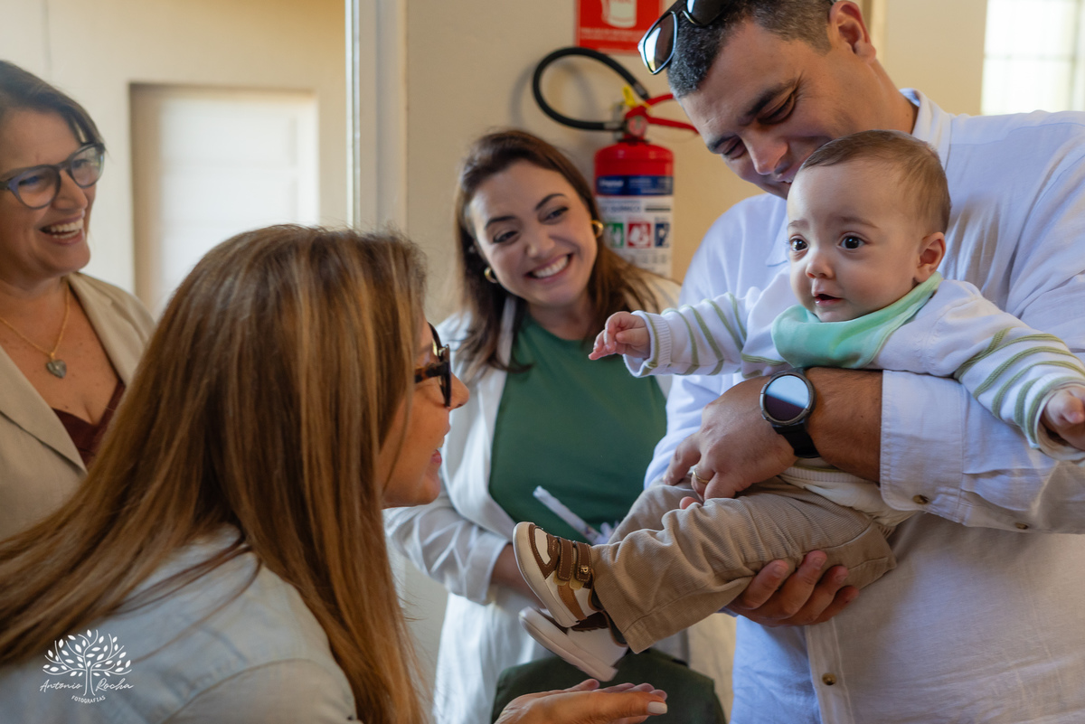 batizado - Léo - Pelotas - Rio de Janeiro - família - reencontro - cerimônia - Seminário São Francisco de Paula - sábado ensolarado - churrasco - veranico - chopp - música - alegria - memórias - fotografia de batizado - Antonio Rocha Fotografias - Pelotas