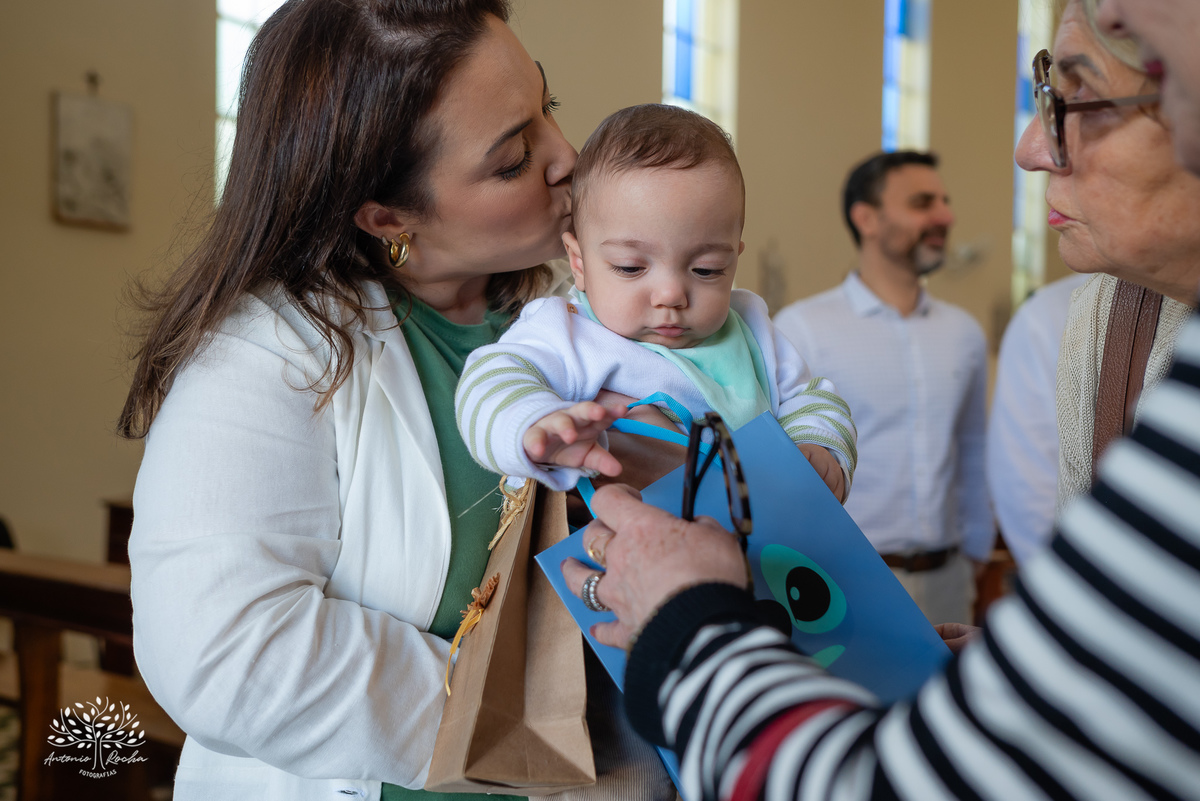 batizado - Léo - Pelotas - Rio de Janeiro - família - reencontro - cerimônia - Seminário São Francisco de Paula - sábado ensolarado - churrasco - veranico - chopp - música - alegria - memórias - fotografia de batizado - Antonio Rocha Fotografias - Pelotas