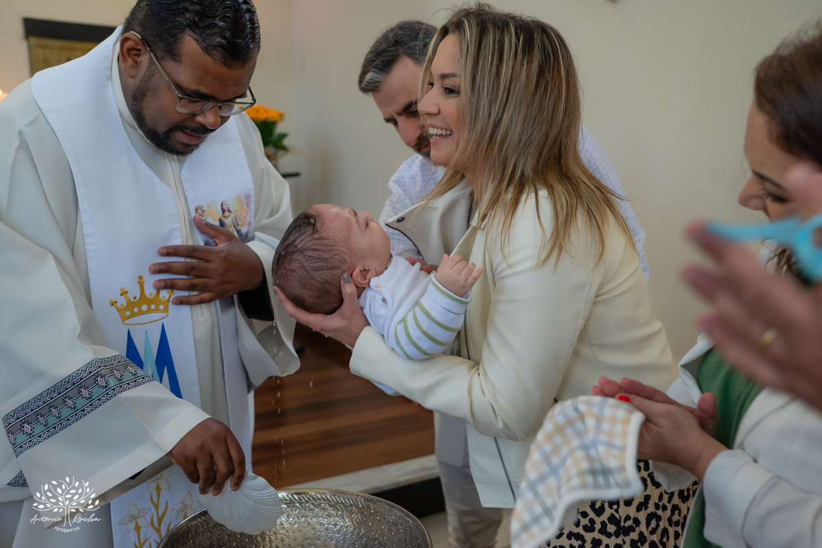 batizado - Léo - Pelotas - Rio de Janeiro - família - reencontro - cerimônia - Seminário São Francisco de Paula - sábado ensolarado - churrasco - veranico - chopp - música - alegria - memórias - fotografia de batizado - Antonio Rocha Fotografias - Pelotas