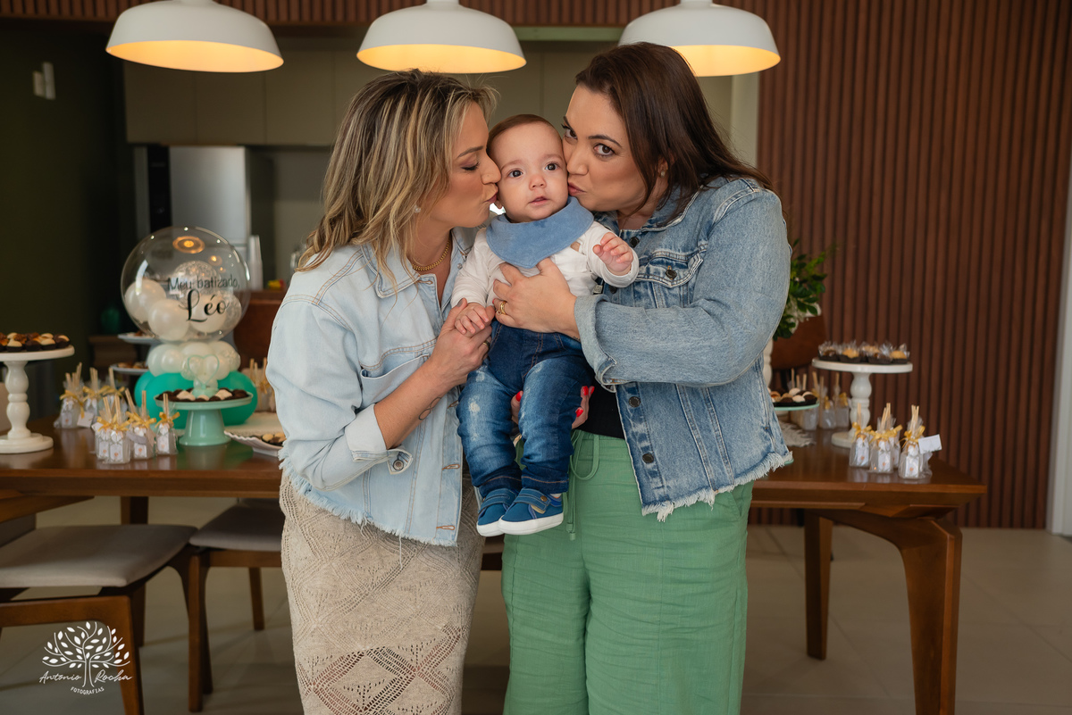 batizado - Léo - Pelotas - Rio de Janeiro - família - reencontro - cerimônia - Seminário São Francisco de Paula - sábado ensolarado - churrasco - veranico - chopp - música - alegria - memórias - fotografia de batizado - Antonio Rocha Fotografias - Pelotas