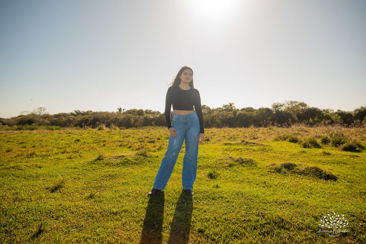 ensaio externo de 15 anos - Bruna - conexão com a natureza - fotos com égua - pré-festa de debutante - fotografia ao ar livre - céu azul  - celebração de 15 anos - Antonio Rocha Fotografias - São Lourenço do Sul - Pelotas - Festa de 15 anos - Debutante