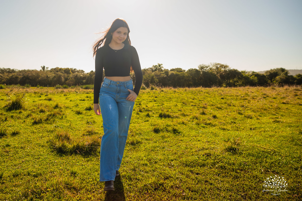 ensaio externo de 15 anos - Bruna - conexão com a natureza - fotos com égua - pré-festa de debutante - fotografia ao ar livre - céu azul  - celebração de 15 anos - Antonio Rocha Fotografias - São Lourenço do Sul - Pelotas - Festa de 15 anos - Debutante