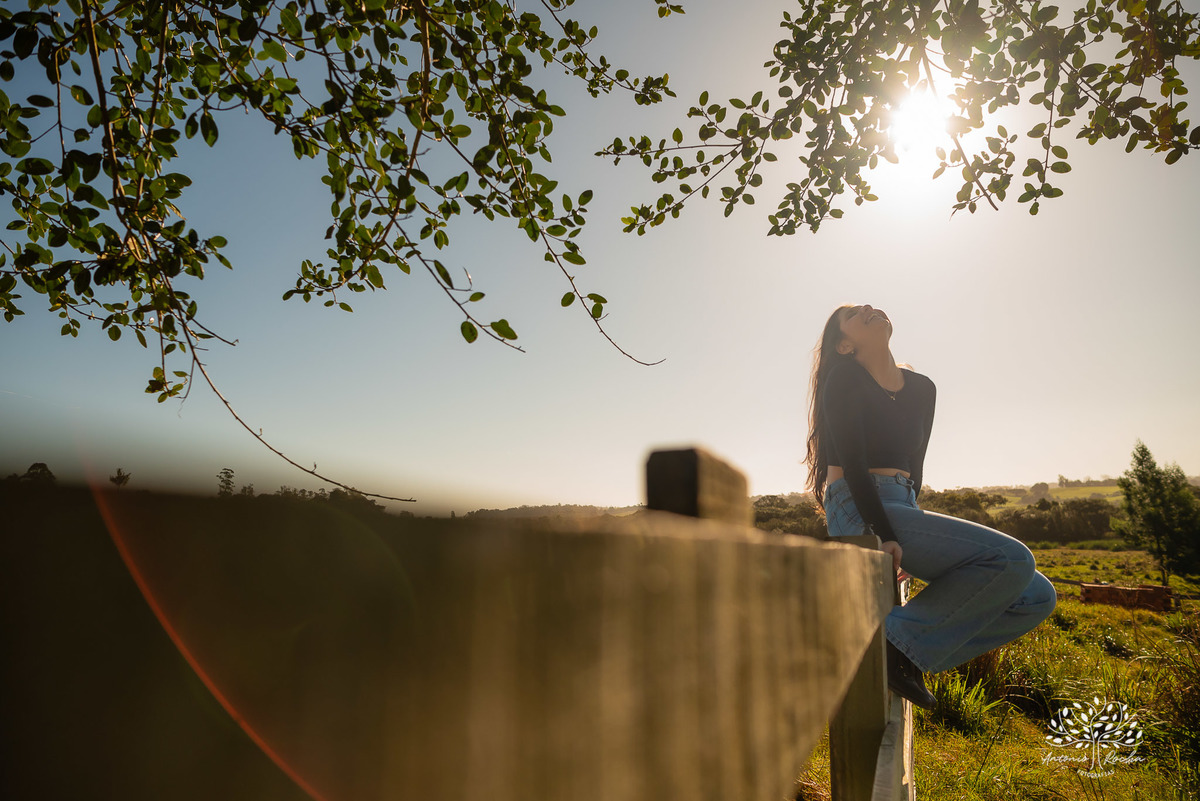 ensaio externo de 15 anos - Bruna - conexão com a natureza - fotos com égua - pré-festa de debutante - fotografia ao ar livre - céu azul  - celebração de 15 anos - Antonio Rocha Fotografias - São Lourenço do Sul - Pelotas - Festa de 15 anos - Debutante
