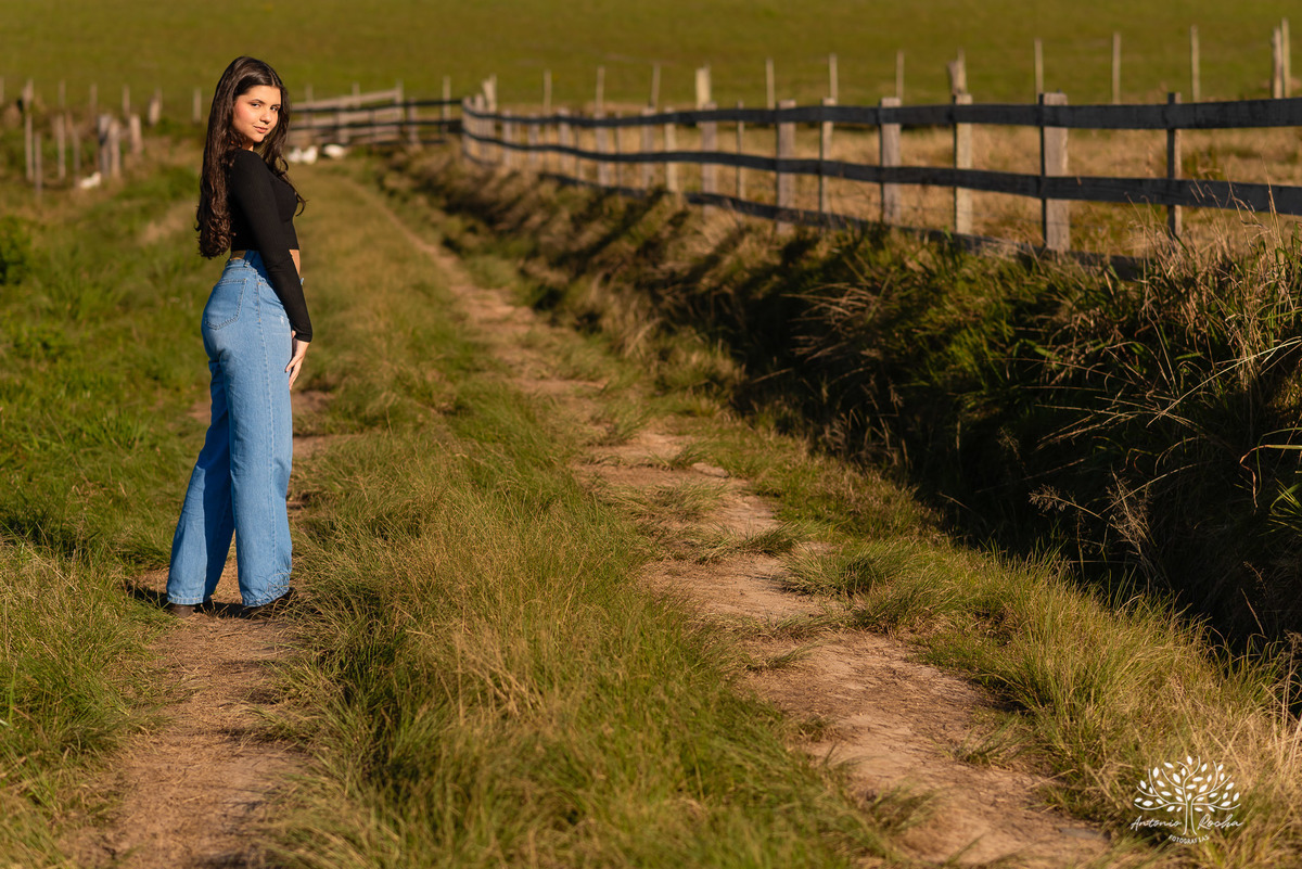 ensaio externo de 15 anos - Bruna - conexão com a natureza - fotos com égua - pré-festa de debutante - fotografia ao ar livre - céu azul  - celebração de 15 anos - Antonio Rocha Fotografias - São Lourenço do Sul - Pelotas - Festa de 15 anos - Debutante