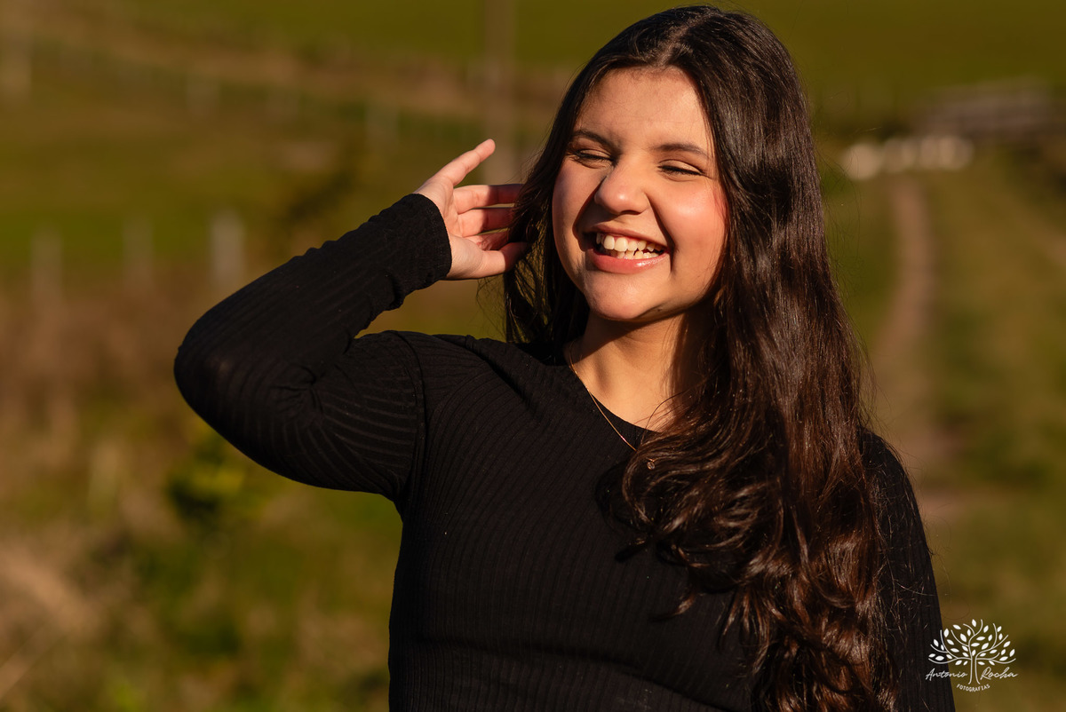 ensaio externo de 15 anos - Bruna - conexão com a natureza - fotos com égua - pré-festa de debutante - fotografia ao ar livre - céu azul  - celebração de 15 anos - Antonio Rocha Fotografias - São Lourenço do Sul - Pelotas - Festa de 15 anos - Debutante