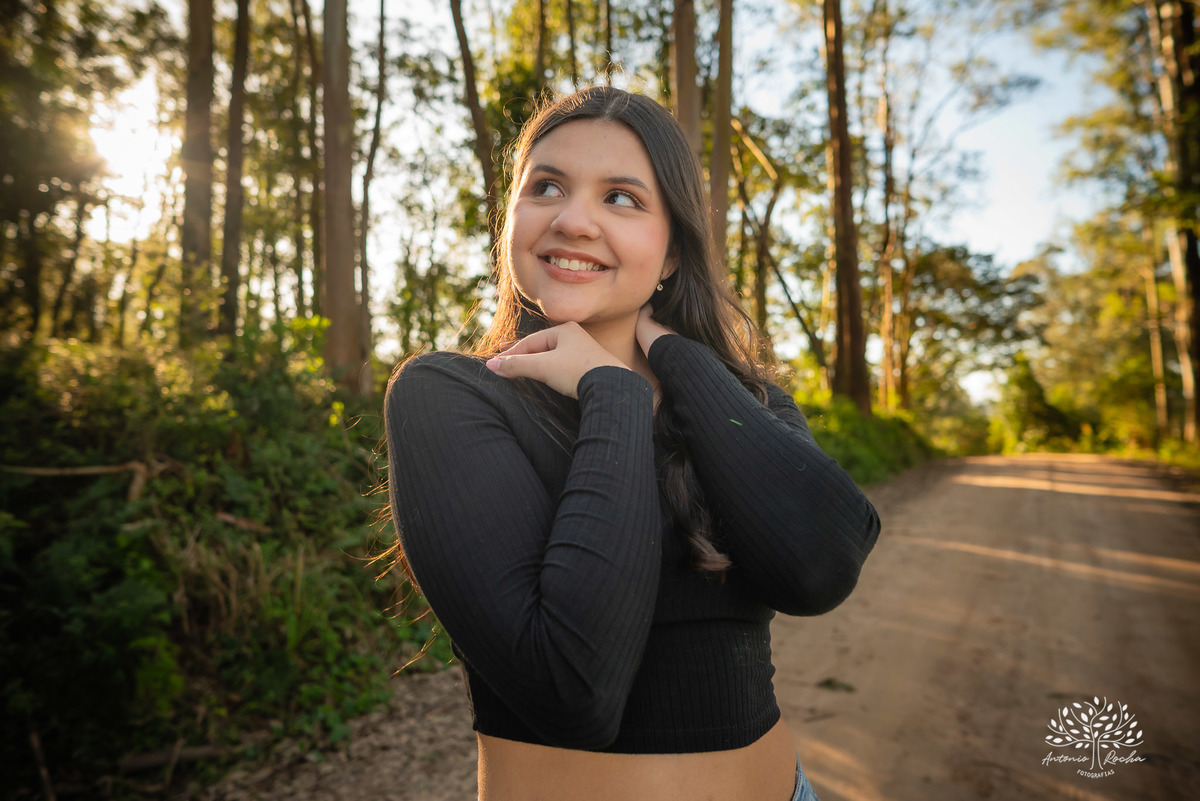 ensaio externo de 15 anos - Bruna - conexão com a natureza - fotos com égua - pré-festa de debutante - fotografia ao ar livre - céu azul  - celebração de 15 anos - Antonio Rocha Fotografias - São Lourenço do Sul - Pelotas - Festa de 15 anos - Debutante