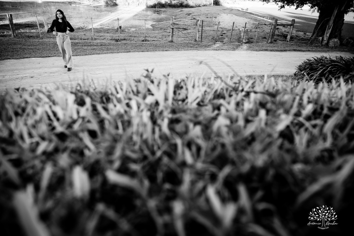 ensaio externo de 15 anos - Bruna - conexão com a natureza - fotos com égua - pré-festa de debutante - fotografia ao ar livre - céu azul  - celebração de 15 anos - Antonio Rocha Fotografias - São Lourenço do Sul - Pelotas - Festa de 15 anos - Debutante