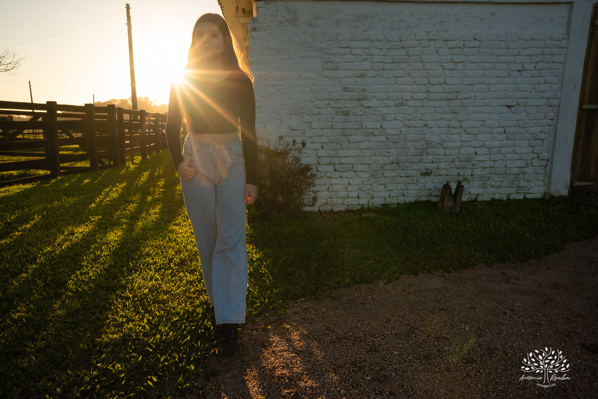 ensaio externo de 15 anos - Bruna - conexão com a natureza - fotos com égua - pré-festa de debutante - fotografia ao ar livre - céu azul  - celebração de 15 anos - Antonio Rocha Fotografias - São Lourenço do Sul - Pelotas - Festa de 15 anos - Debutante