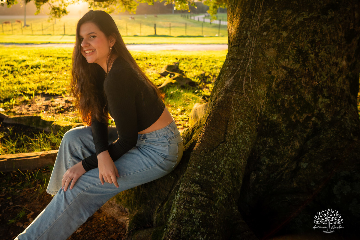 ensaio externo de 15 anos - Bruna - conexão com a natureza - fotos com égua - pré-festa de debutante - fotografia ao ar livre - céu azul  - celebração de 15 anos - Antonio Rocha Fotografias - São Lourenço do Sul - Pelotas - Festa de 15 anos - Debutante