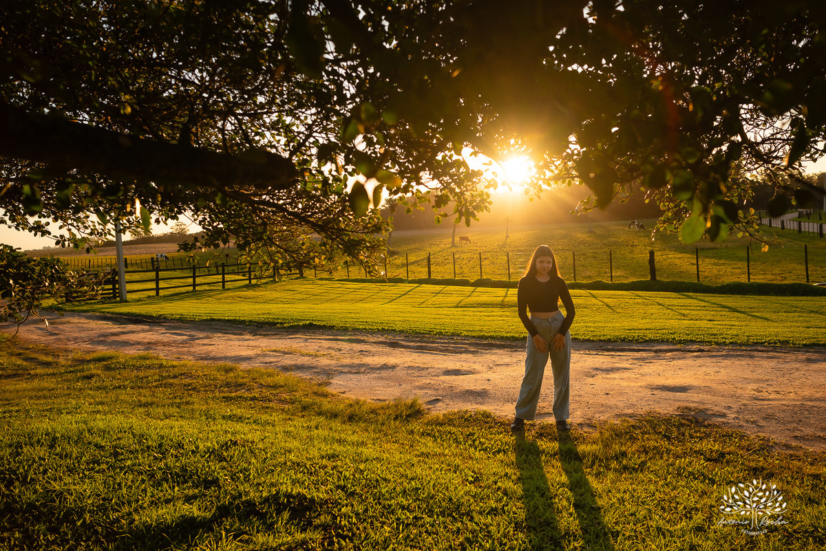 ensaio externo de 15 anos - Bruna - conexão com a natureza - fotos com égua - pré-festa de debutante - fotografia ao ar livre - céu azul  - celebração de 15 anos - Antonio Rocha Fotografias - São Lourenço do Sul - Pelotas - Festa de 15 anos - Debutante